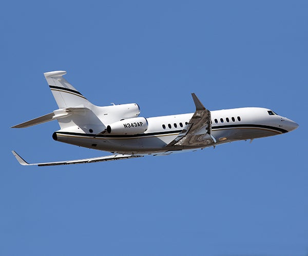 Image of a Dassault Falcon 7X in flight