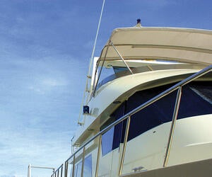 Für Anwendungen im maritimen und Outdoor-Bereich – die vielseitig einsetzbaren, hochleistungsfähigen GORE® TENARA® Nähfäden sind die richtige Wahl